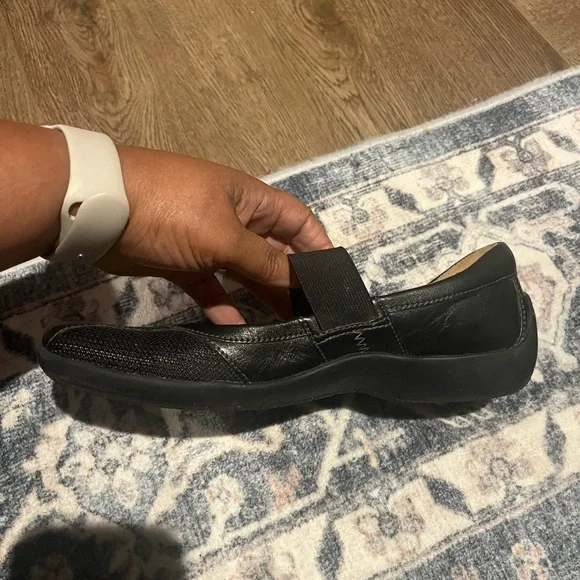 Naturalizer Black Leather Loafers with Elastic Band - Picture 4 of 16